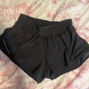 Lululemon Hotty Hot Shorts~low rise 2.5